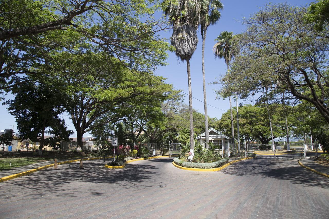 The Oasis I, Portmore Country Club Экстерьер фото